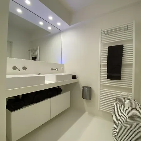 Oskar Luxe Op Zeedijk Met Zeezicht Ostend