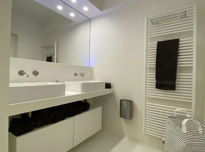 Oskar Luxe Op Zeedijk Met Zeezicht Ostend